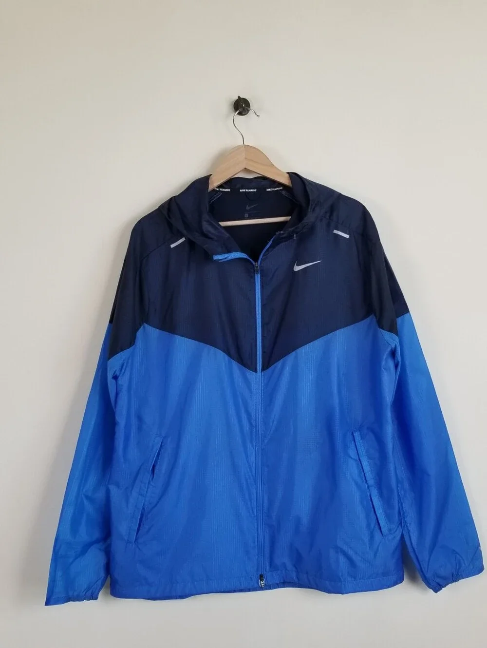 Nike Running Hooded Jacket Size Large